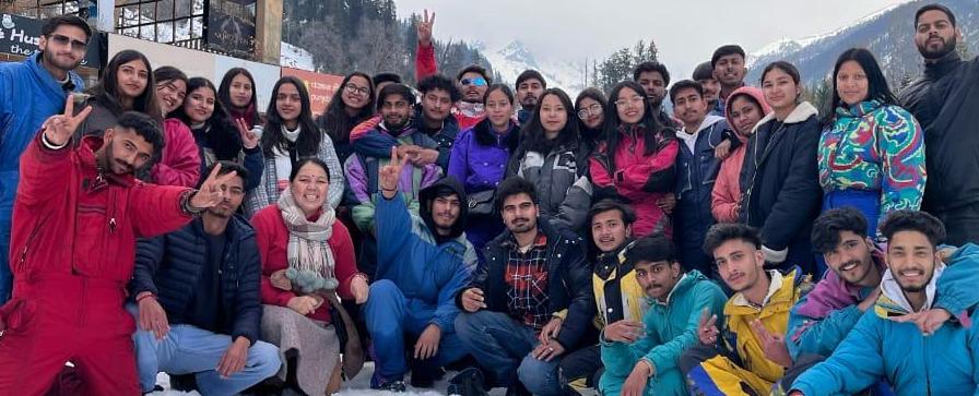 अभिलाषी विश्वविद्यालय के छात्रों का शैक्षणिक भ्रमण