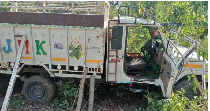 ऊना में दर्दनाक हादसा: सड़क धंसने से खाई में गिरी पिकअप, चालक की मौ.त