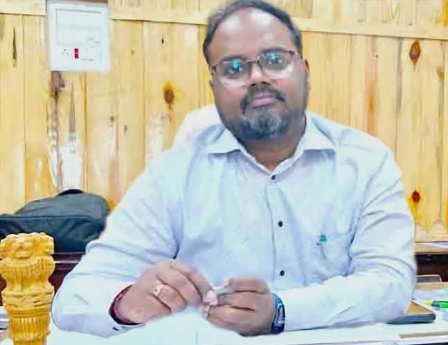 सिरमौर में जंगल की आग में भारी गिरावट , इस बार सिर्फ 15 घटनाएं दर्ज : बसंत किरण