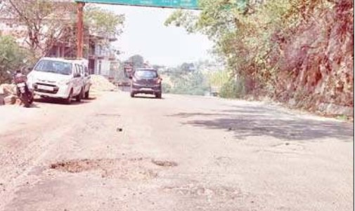 पैच वर्क के लिए बरसात का इंतजार, कोहली से हमीरपुर तक सड़क का हाल...