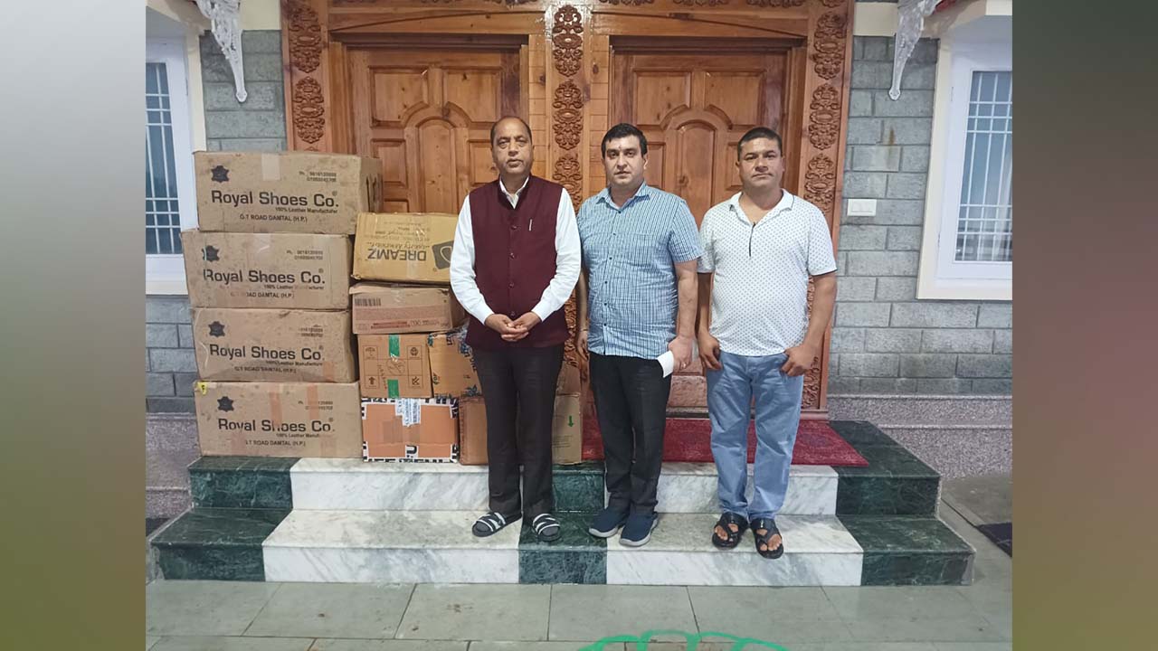 सराज आपदा पीड़ितों के लिए आगे आया हिमाचल प्रदेश बास्केटबॉल संघ, दी 2.51 लाख की आर्थिक सहायता