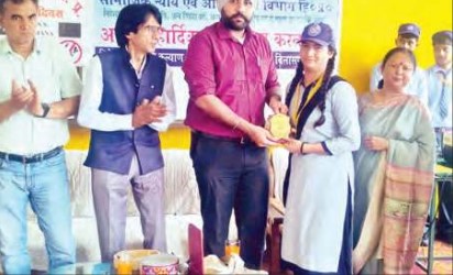 विद्यार्थियों को दिलाई नशे से दूर रहने की शपथ