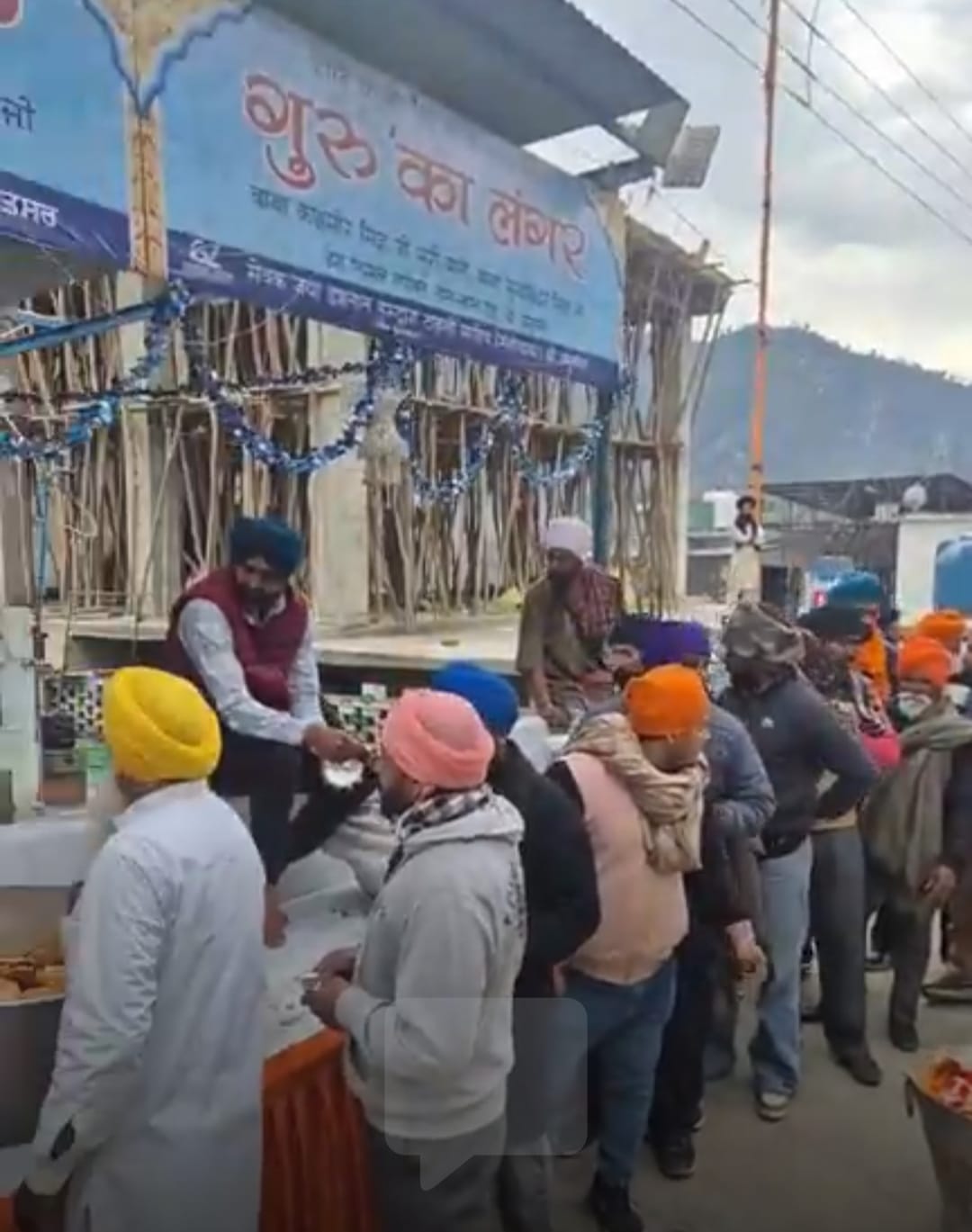 होले मुहल्ले पर वार्षिक अटूट लंगर का आयोजन, जेएनवी प्राचार्य ने की शुभ शुरुआत