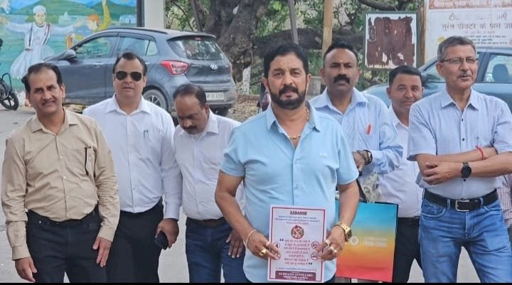नशे के खिलाफ आदर्श संस्था ने उपायुक्त को सौंपा ज्ञापन