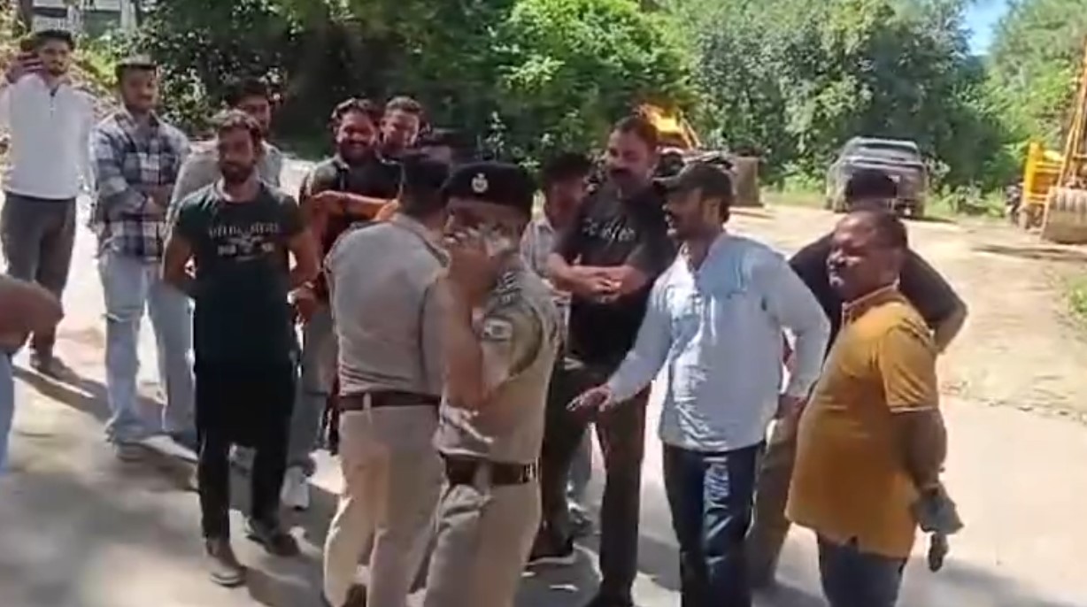 पुलिस की तैनाती से करणी सेना नहीं कर पाई विरोध प्रदर्शन, करणी से...