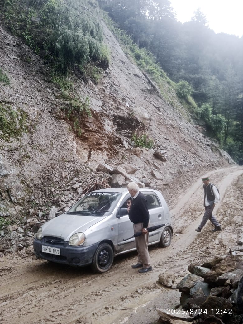 चोटाभंगाल और चौहार घाटी में बारिश से जनजीवन अस्त-व्यस्त, मार्ग अवरुद्ध