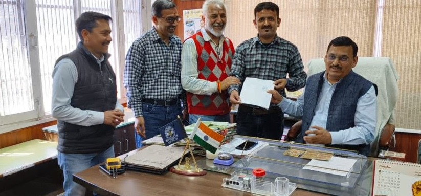 सिरमौर प्रेस क्लब पदाधिकारियों ने डीसी को सौपी  कार्यकारिणी की सूची