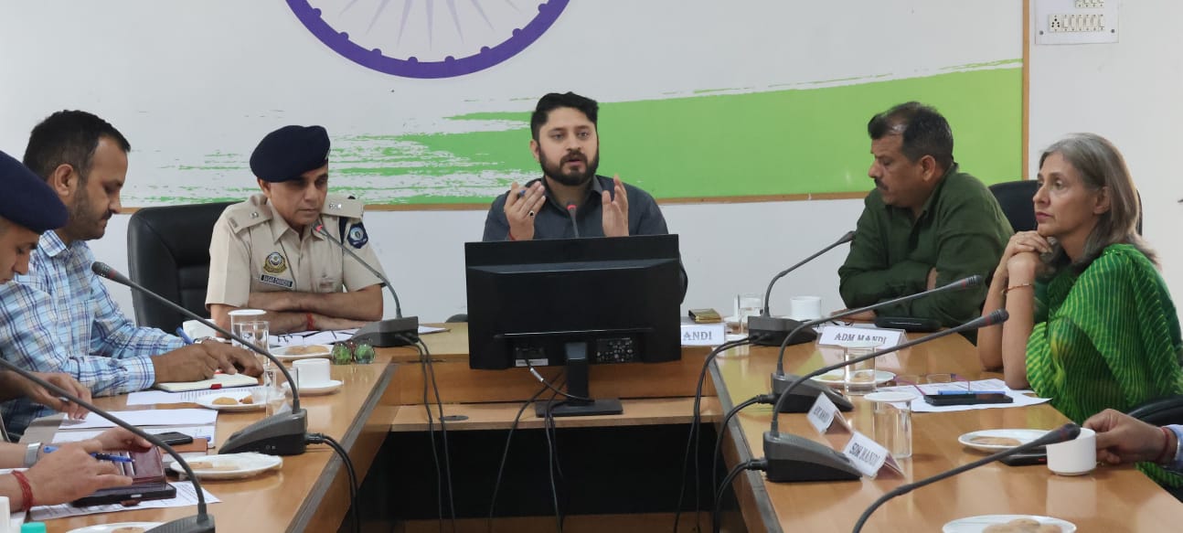 जिला में नशा तस्करों पर की जा रही कठोर कार्यवाही : उपायुक्त