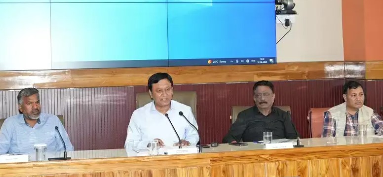 अगले साल से सेब पेटियों की होगी वैज्ञानिक गणना : नेगी 