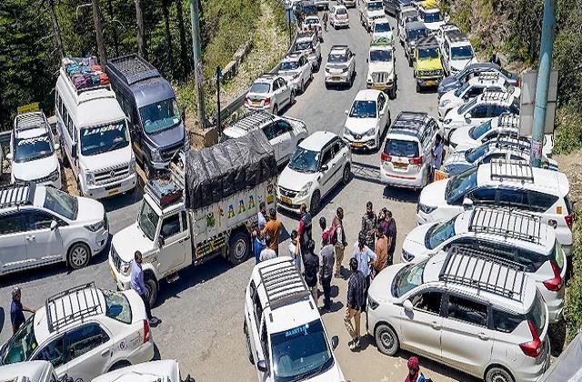 शिमला में सैलानियों की बाढ़! 71 दिनों में 22 लाख गाड़ियों की एंट...