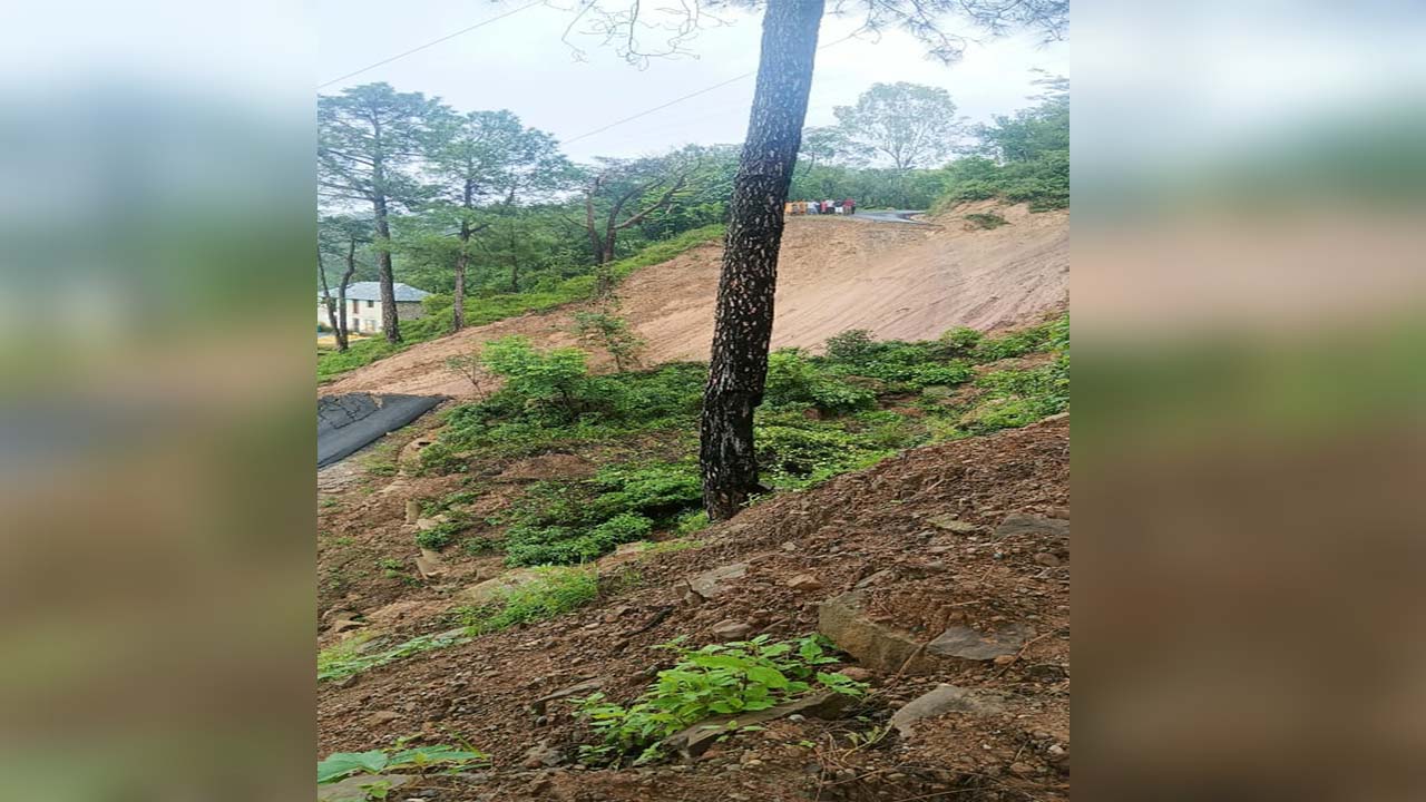 ग्राम पंचायत चौक ब्राड़ता का मच्छलाणा गांव  भूस्खलन की चपेट में 