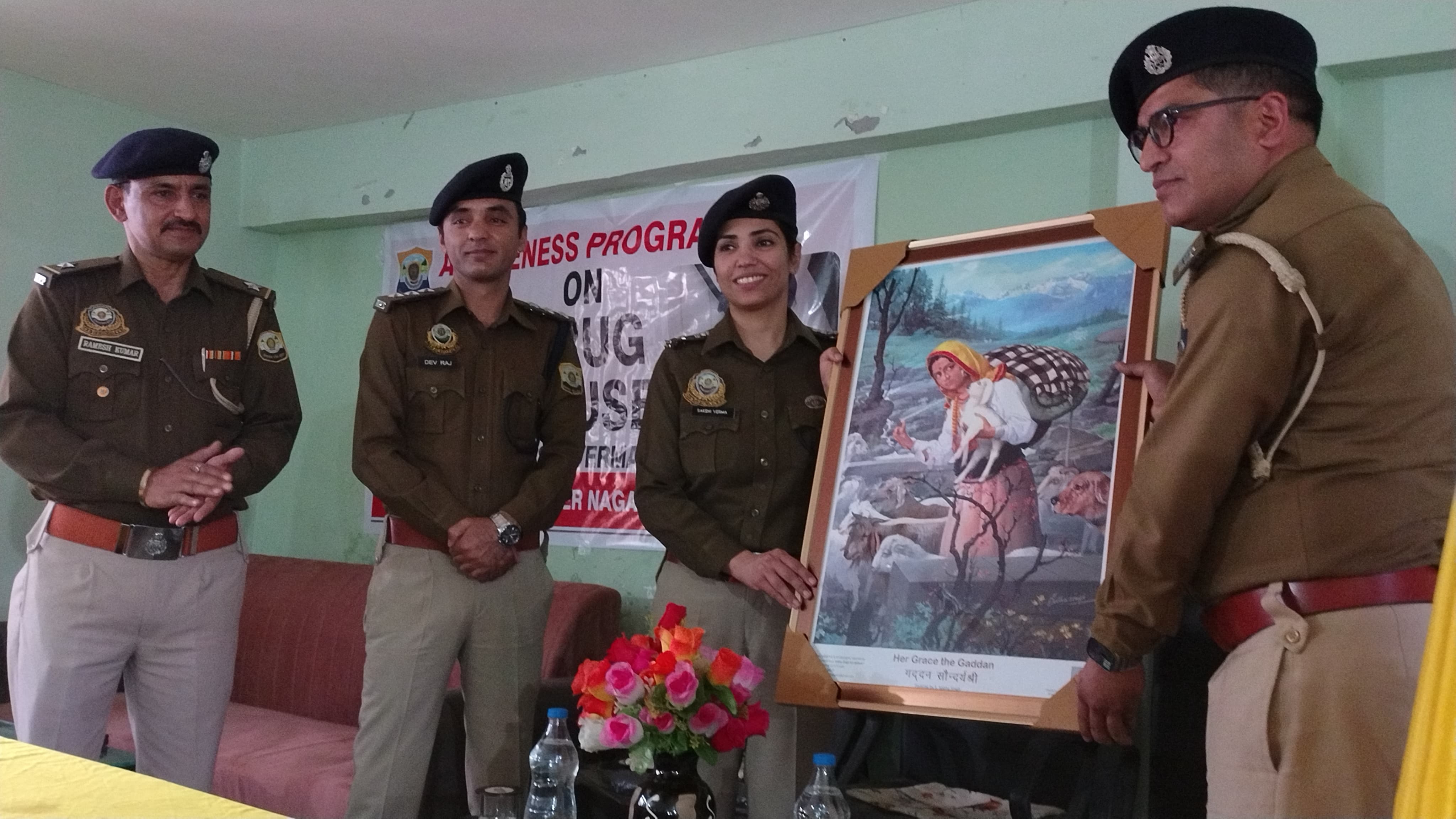 भड़ोल में नशा निवारण बैठक, एसपी साक्षी वर्मा ने संभाली कमान