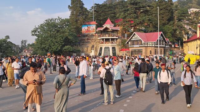 साफ मौसम के साथ शिमला के मॉल रोड की रौनक लौटी, पर्यटकों और कारोबारियों के खिले चेहरे 