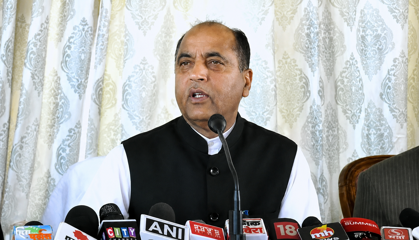 आपातकाल लगाकर कांग्रेस ने लोकतंत्र का गला घोंटा, आज लोकतंत्र की दे रही दुहाई: जयराम ठाकुर