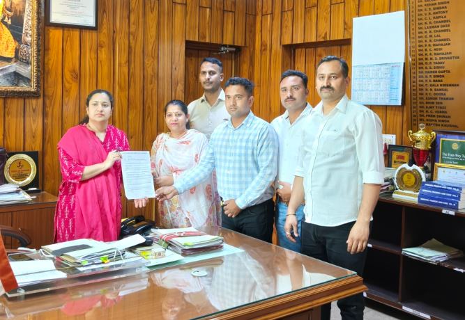 वन विभाग में सहायक फॉरेस्ट गार्ड की भर्ती का विरोध,फॉरेस्ट असोसिएशन नाहन ने CM को भेजा ज्ञापन