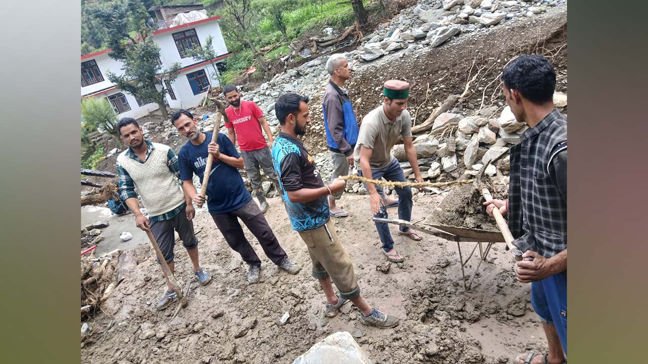 आपदा प्रभावित क्षेत्रों में सर्व स्वयंसेवक निभा रहे उल्लेखनीय भूमिका