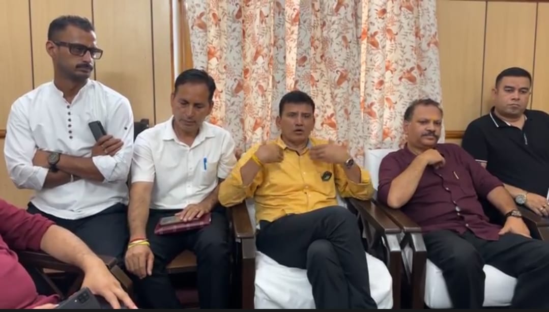 बरसात से तबाही पर प्रशासन की विफलता, विधायक प्रकाश राणा का धरना प्रदर्शन