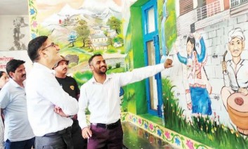 चंबा के नए बस स्टैंड की दीवारों पर बोल उठी विरासत