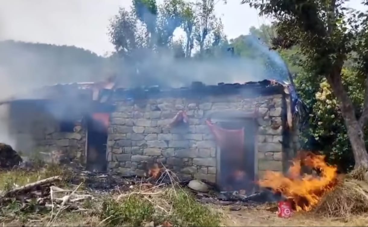 रखोटा में गऊशाला जलकर राख, लाखों का नुकसान