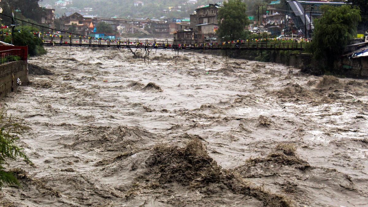 हिमाचल में फ्लैश फ्लड का खतरा बढ़ा, सरकार ने जारी की एडवाइजरी; नदी-नालों से दूर रहने की अपील