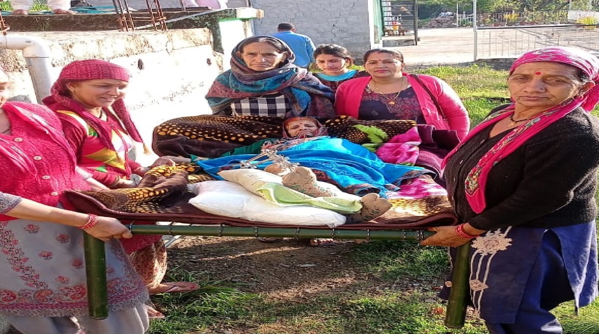 आजादी के दशकों बाद भी सड़क सुविधा से वंचित रेहड़ी गांव