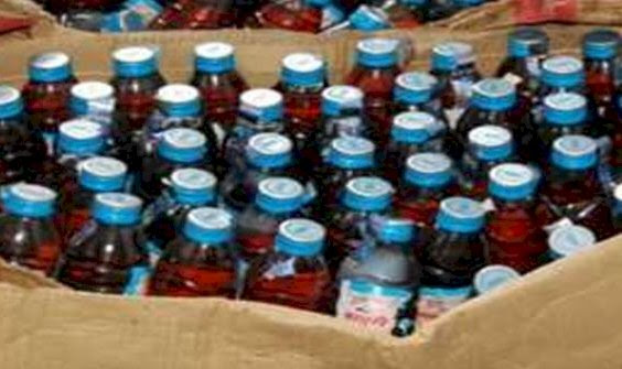 नाहन मे कंधे पर ले कर जा रहा था शराब की पेटी पुलिस ने दबोचा