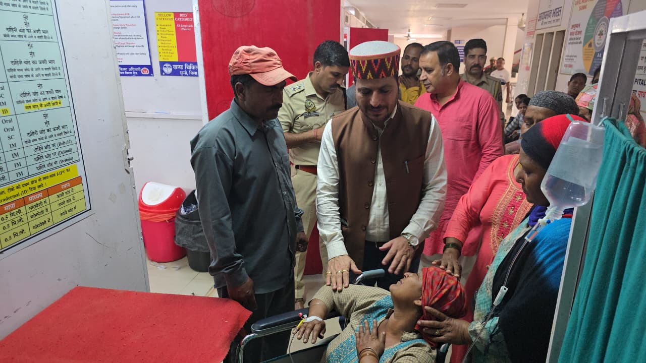 भारी बारिश से लैंडस्लाइड, तीन लोगों की मौत