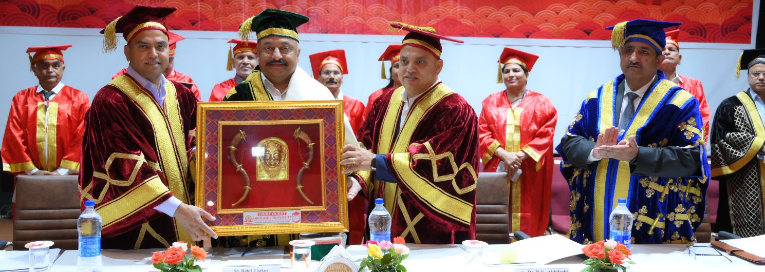 अभिलाषी विश्वविद्यालय में 6वें दीक्षांत समारोह का आयोजन: शिक्षा मंत्री रोहित ठाकुर ने 320 विद्यार्थियों को बांटी डिग्रियां, 8 होनहारों को पहनाए गोल्ड मेडल