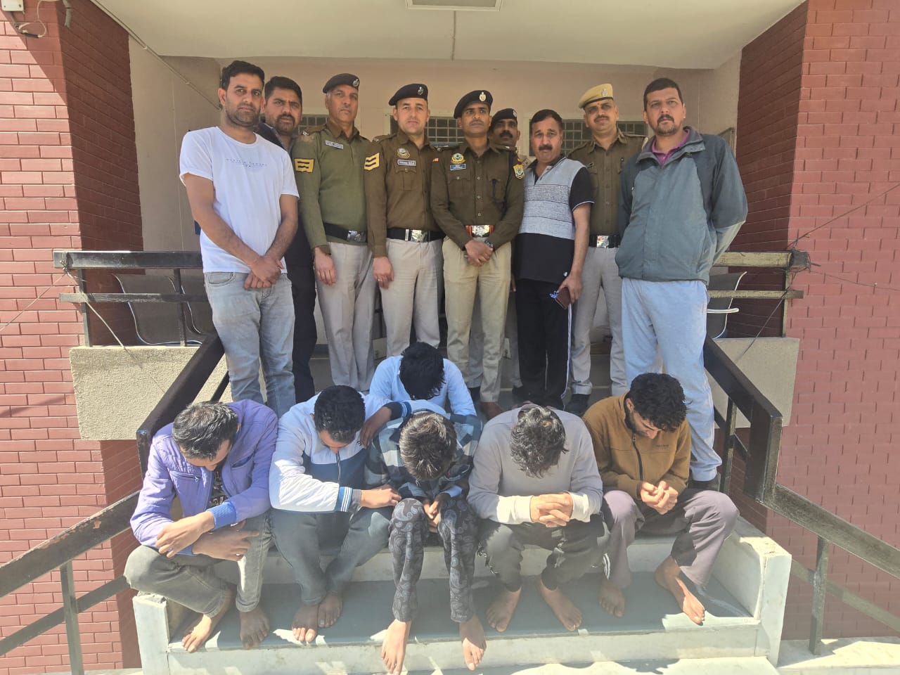 एसआईयू सुंदरनगर की बड़ी कार्रवाई: 6 ग्राम चिट्टे के साथ 6 आरोपी गिरफ्तार