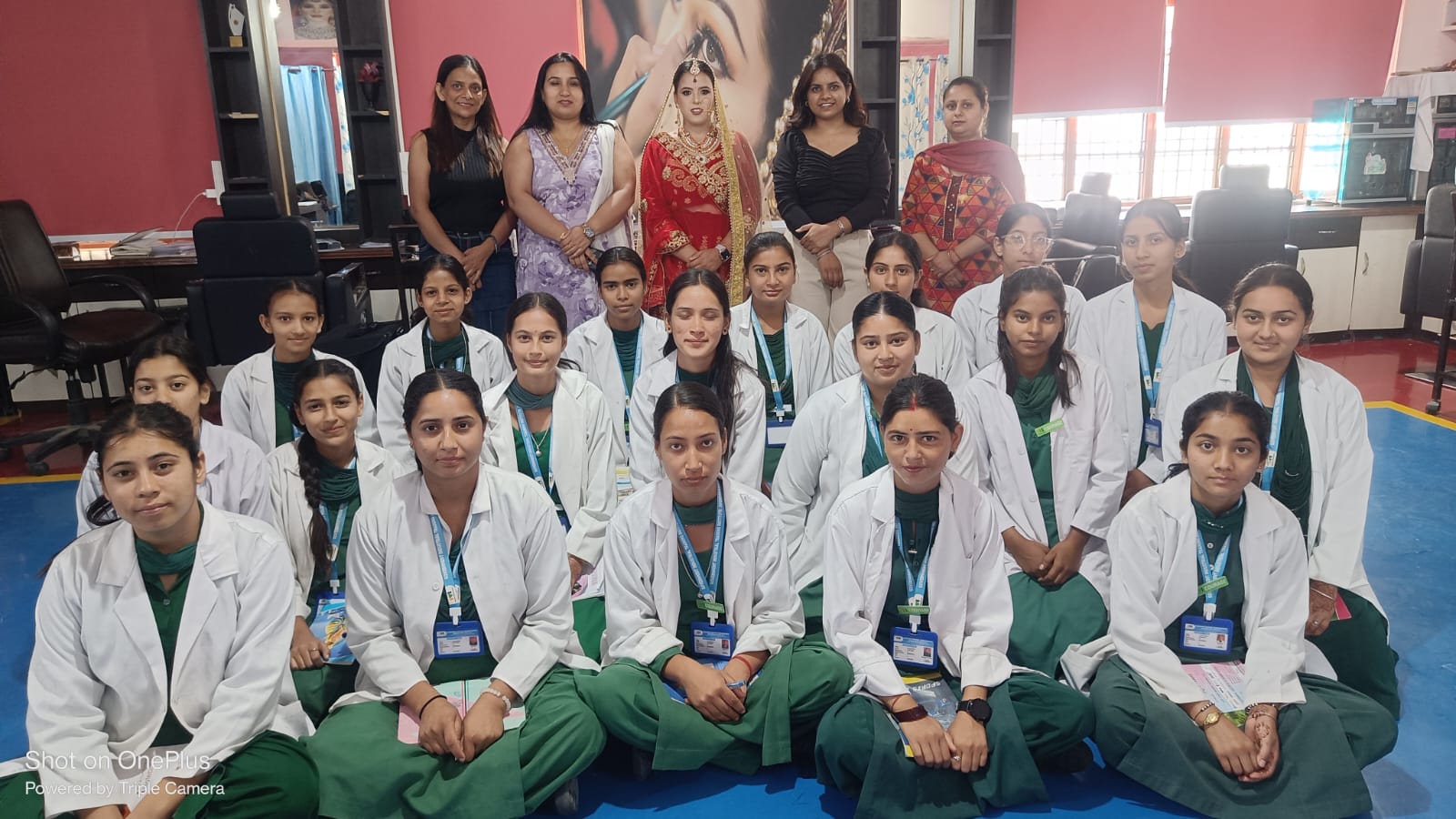 मोहाली की फेमिना फ्लॉन्ट एकेडमी ने आईटीआई जोगिंदर नगर की कॉस्मेटोलॉजी प्रशिक्षुओं को दिया ब्राइडल मेकअप का डेमोंस्ट्रेशन