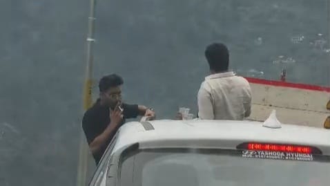 हिमाचल प्रदेश की सड़कों पर सैलानियों का बढ़ता हुड़दंग