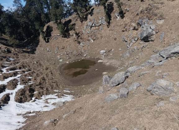 अपने अस्तित्व की लड़ाई रही है सूरजपुर गढ़ में झील