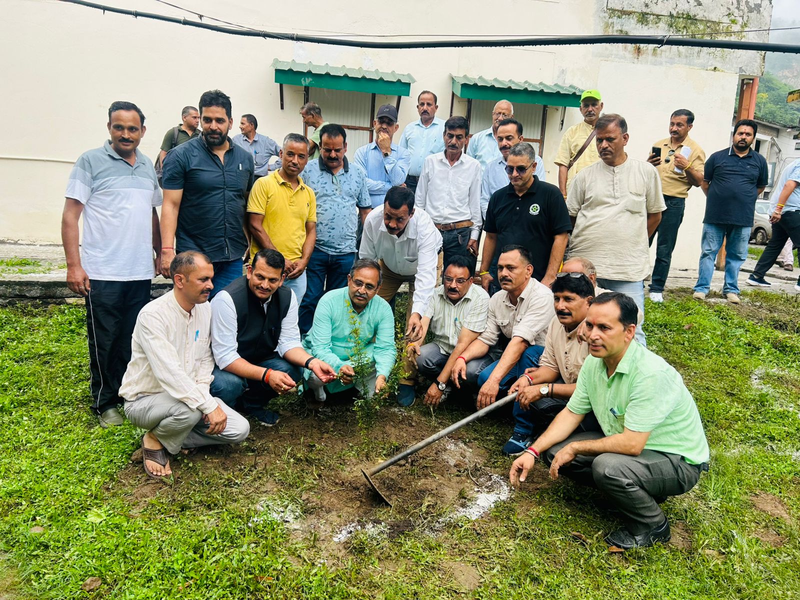 आपातकाल के 50 वर्ष पर भाजपा की पहल: वृक्षारोपण, प्रदर्शनी और मॉक पार्लियामेंट के जरिये लोकतंत्र सेनानियों को किया सम्मानित, युवाओं को किया जागरूक