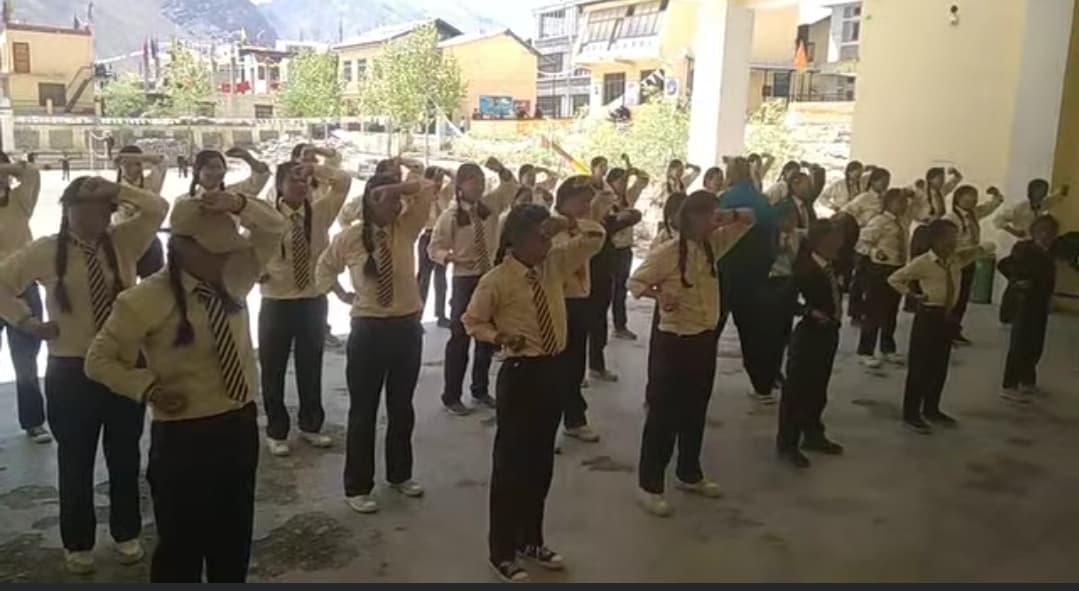 सेन ओवरसीज के माध्यम से काजा के  छात्राओं ने सीखे आत्मरक्षा के गुर