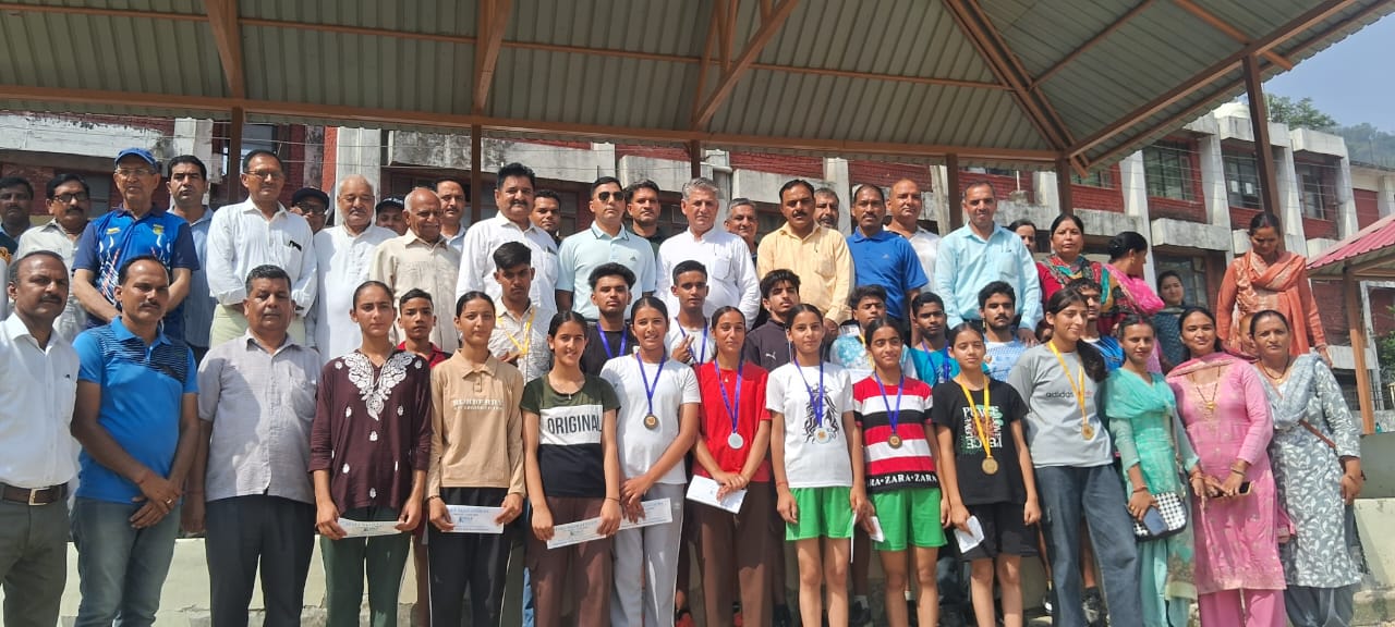 धर्मपुर में नशे के ख़िलाफ़ दौड़े तीन सौ बच्चे, नशा मुक्ति अभियान के तहत साक्षरता एवं ज्ञान समिति ने किया सड़क दौड़ आयोजन