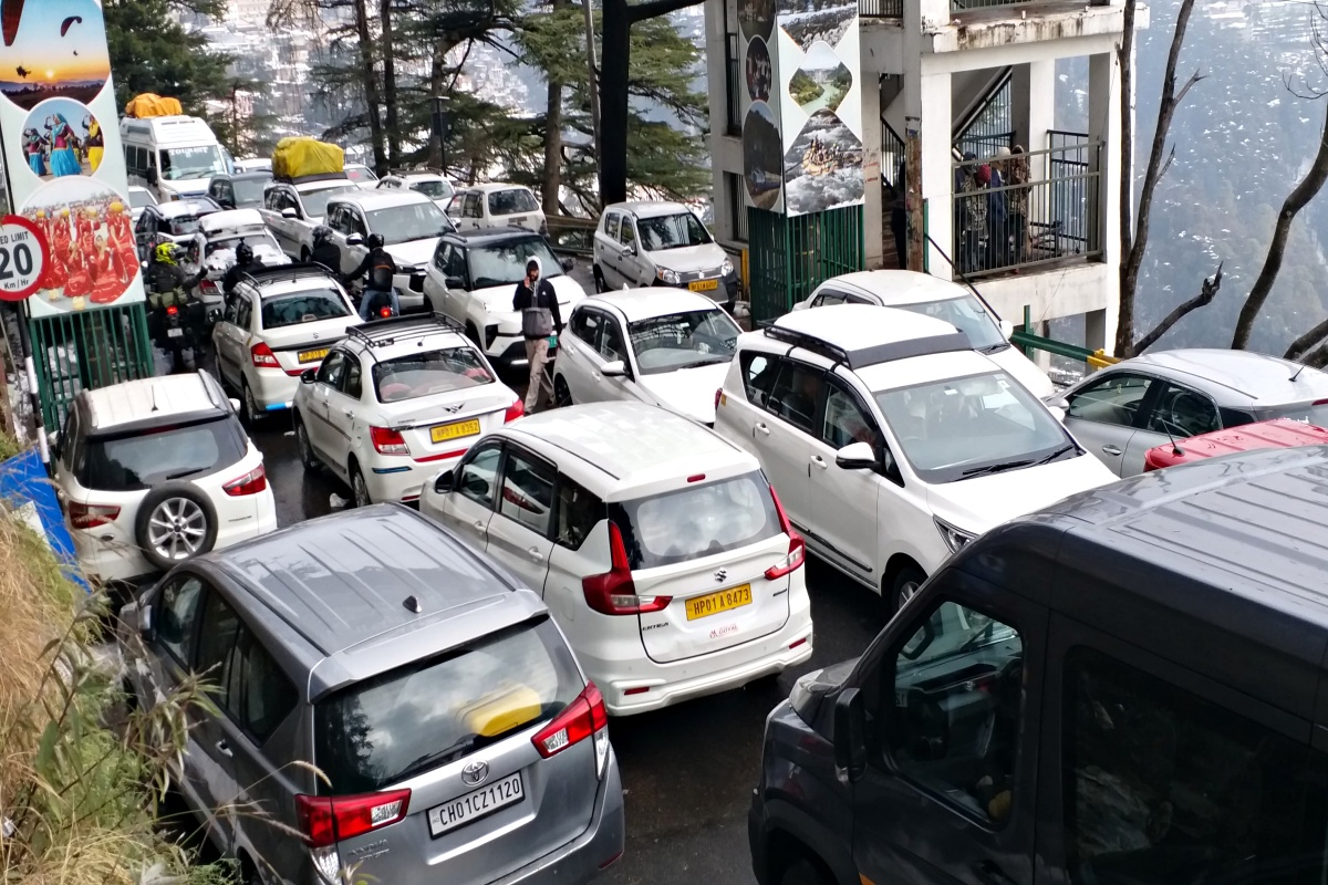  तीन दिनों में 47 हजार से अधिक वाहन पहुंचे शिमला, शहर में बढ़ा ट...