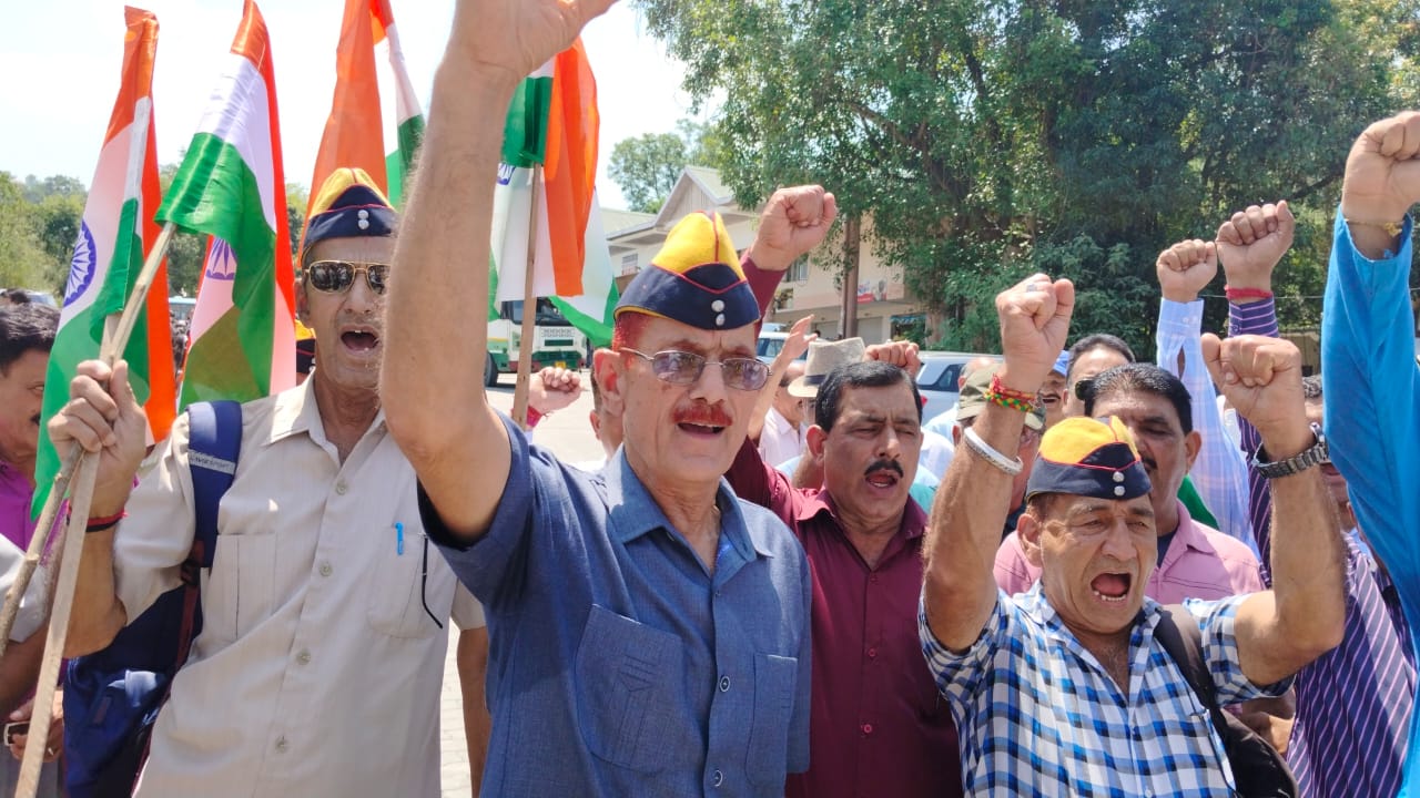 संधोल में विशाल तिरंगा यात्रा के माध्यम से भारतीय सेना के पराक्रम को किया गया नमन