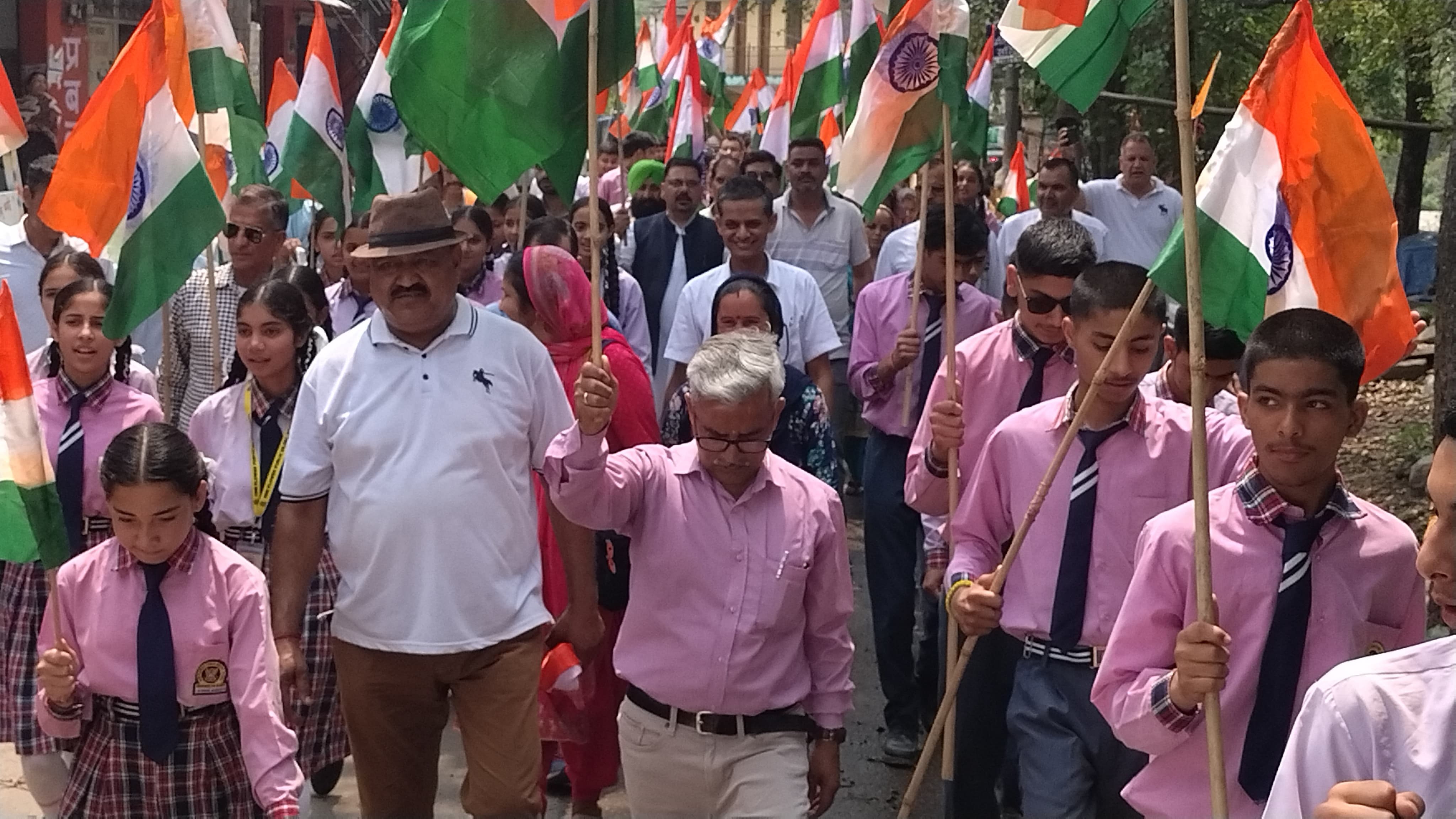 ऑपरेशन सिंदूर' की गूंज: लडभड़ोल में तिरंगा यात्रा के साथ भारतीय सेना को सलाम