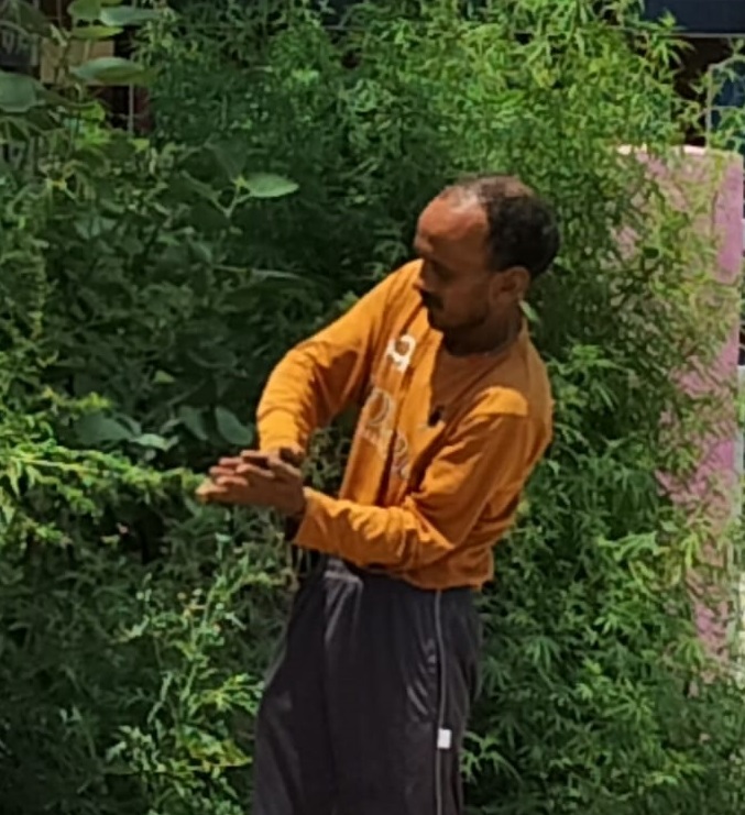 मंडी में नशाखोरी की बढ़ती विकरालता: घनी आबादी में सरेआम भांग मल रहे नशेड़ी, शिवरात्रि पर्व की आड़ में भी नशे का खेल जारी