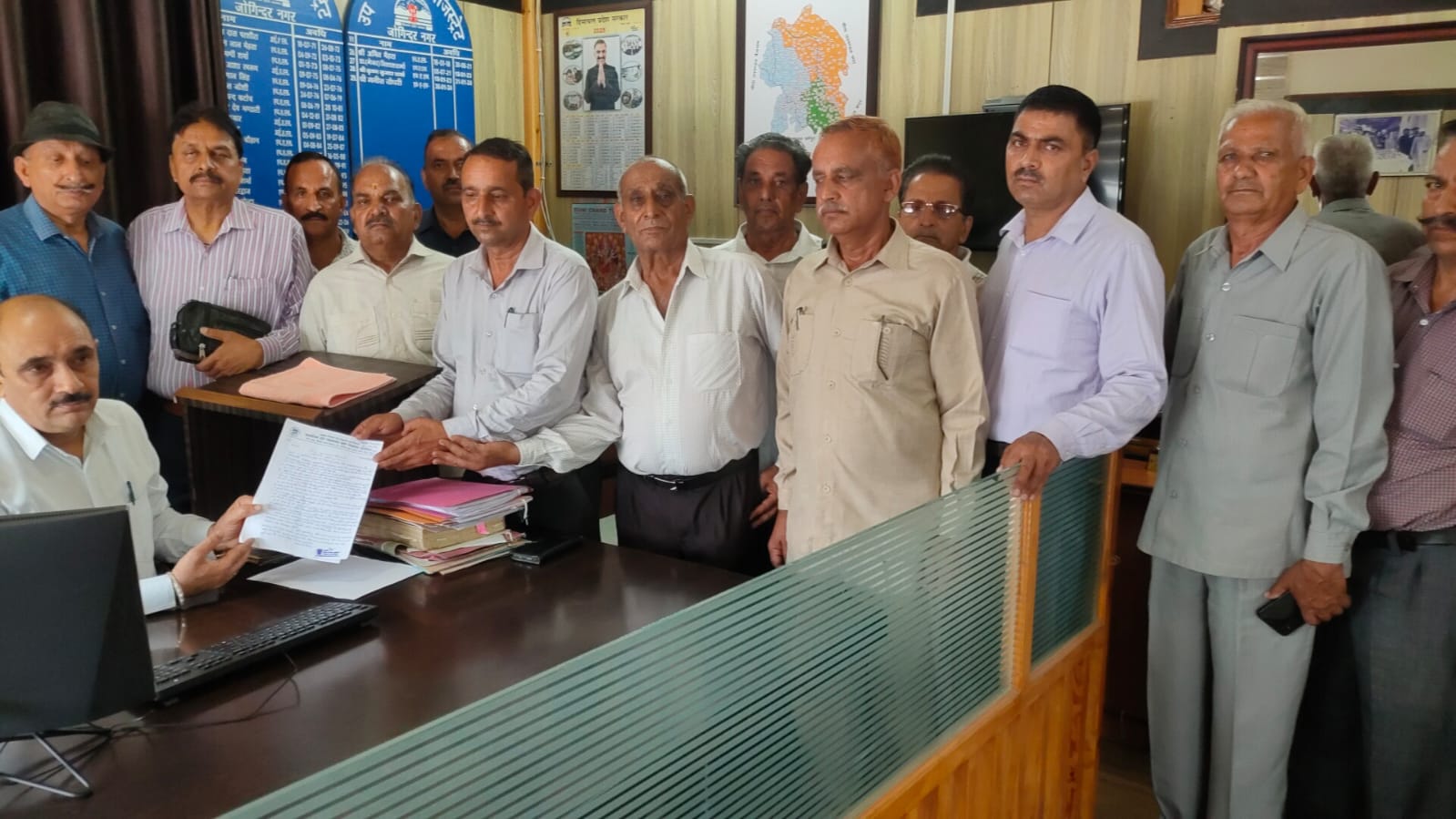 ग्राम पंचायत खडीहार में पेयजल संकट गहराया, ग्रामीणों ने प्रशासन के खिलाफ जताई नाराजगी