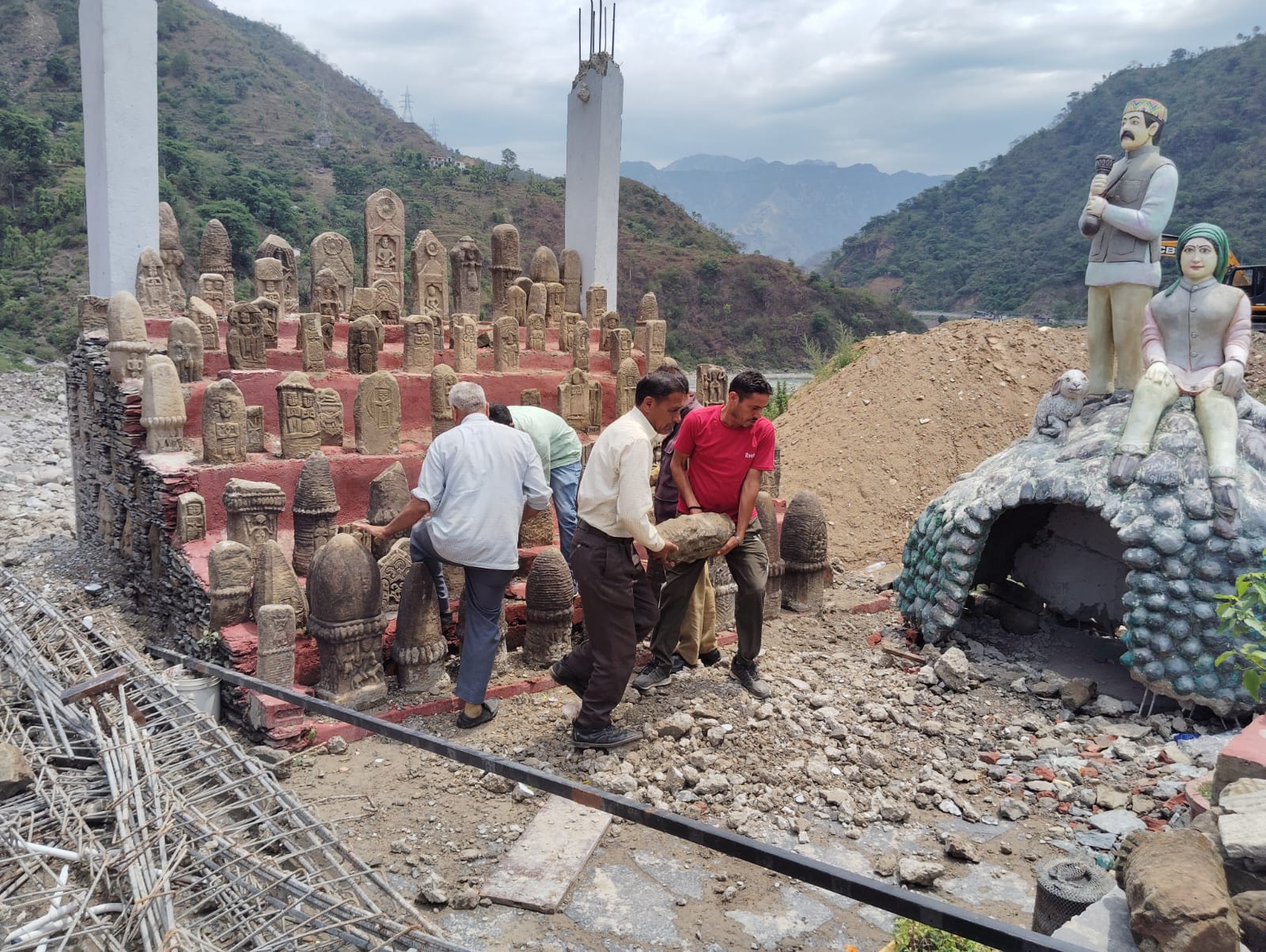 हटली के बरसेलों का अब होगा नया ठिकाना, हिमाचल दर्शन फोटो गैलरी के टूट जाने से संचालकों ने प्रशासन को सौंपा