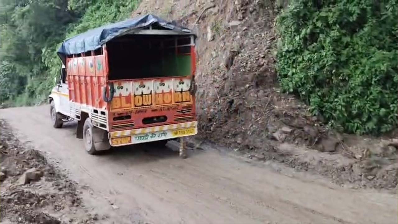 भारी बारिश से बाधित बैजनाथ-नेरी-कांडापतन मार्ग 17 दिन बाद बहाल, फिसलन बनी नई चुनौती