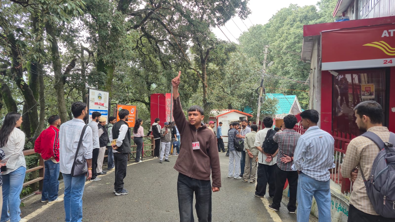 HPU में फीस बढ़ोतरी पर भड़की SFI, विरोध प्रदर्शन के बाद दी बड़े आंदोलन की चेतावनी