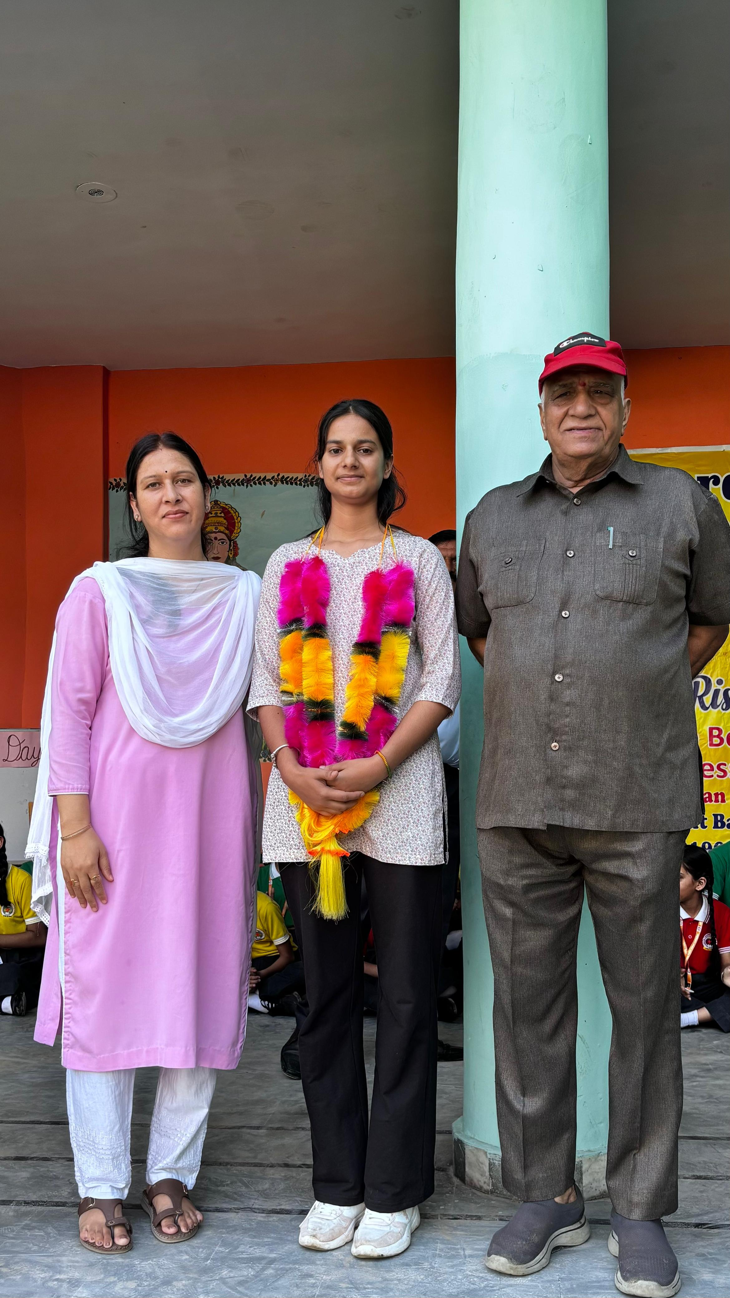 घर पर की मेहनत, क्लास में मिला मार्गदर्शन : सुरभि ने रचा सफलता का इतिहास