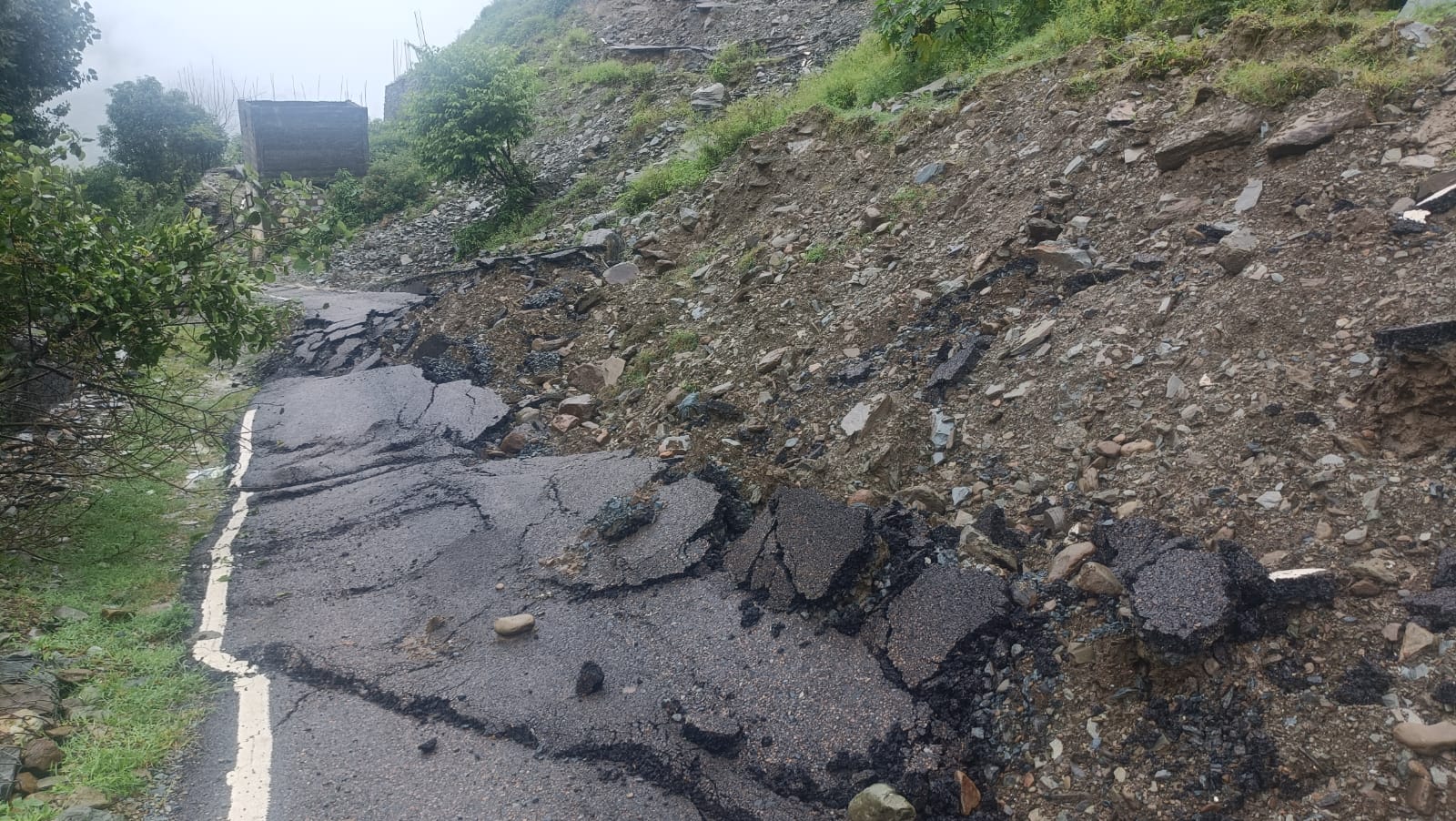 कुकलाह त्रासदी के जख्मों में कौन लगाएगा मरहम - 8 परिवारों के आशियाने तबाह हो गए, मगर चुने हुए जनप्रतिनिधि बेवफा हो गए