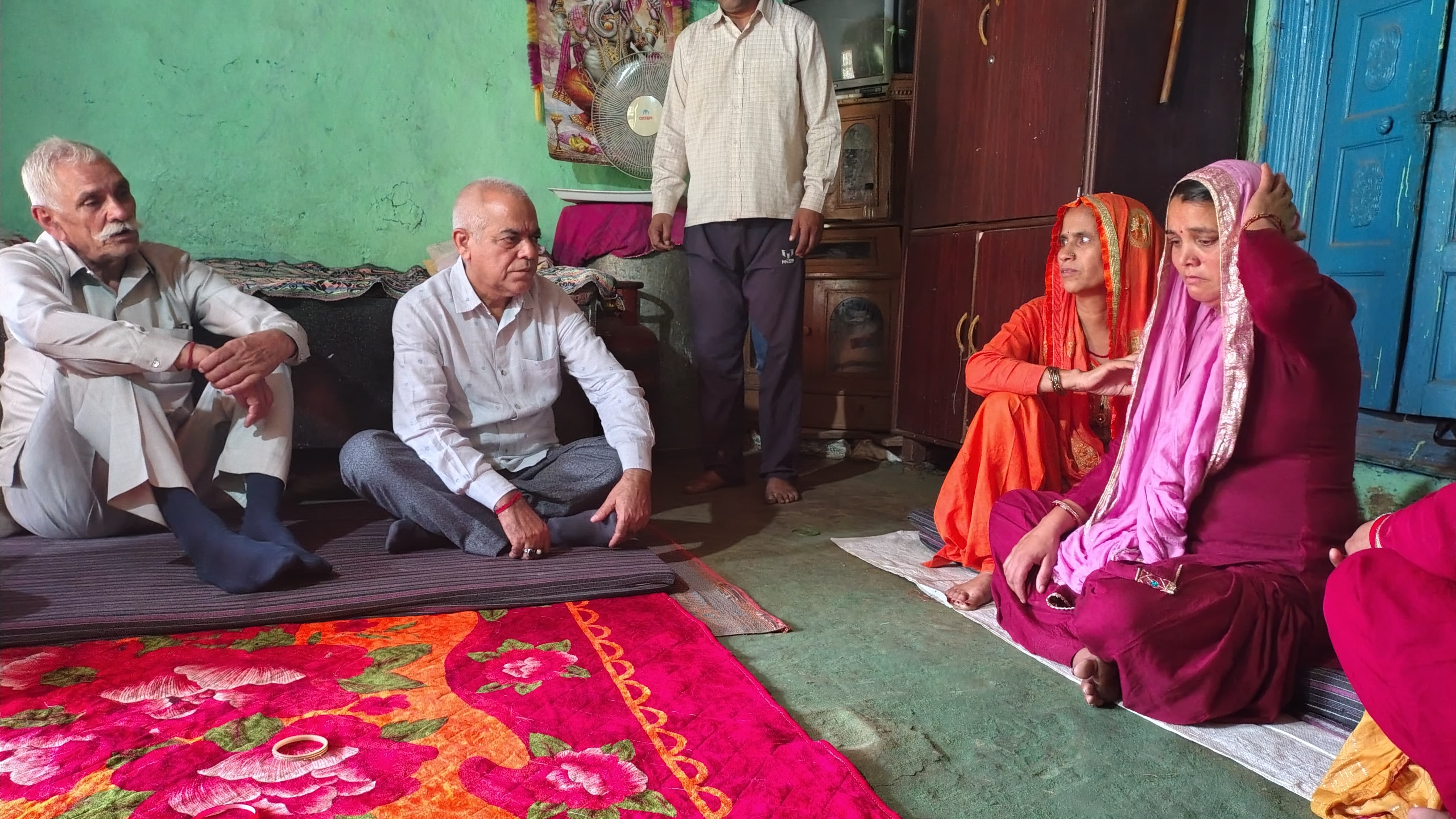 करसाल खड्ड में छात्र की डूबने से मौत, केके सकलानी ने परिजनों से मिल जताया शोक