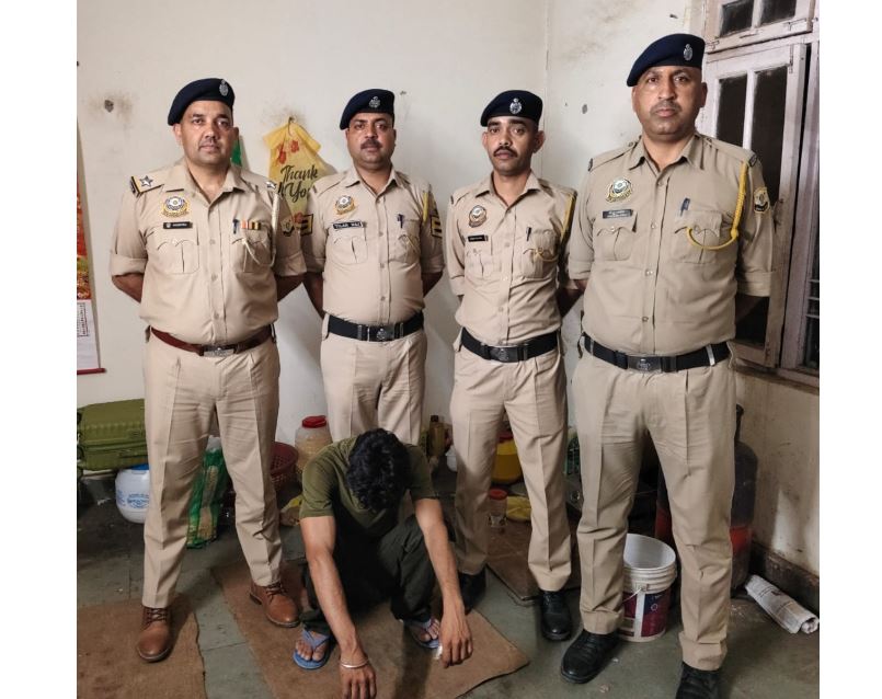 नगरोटा बगवां में नशा तस्कर गिरफ्तार, 201 ग्राम चरस व 1.18 लाख नकदी बरामद