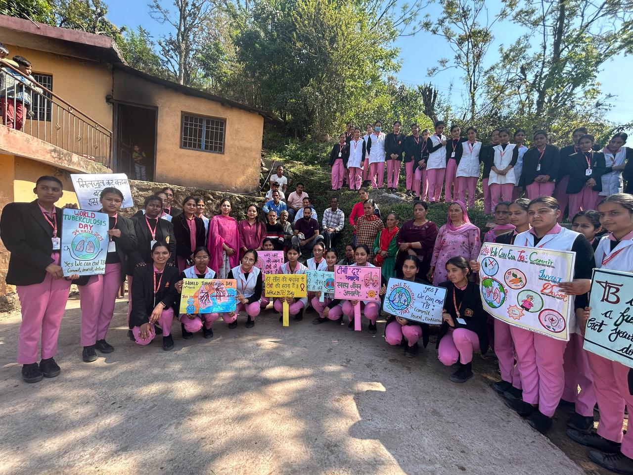 अरोमा कॉलेज ऑफ नर्सिंग की छात्राओं ने क्षय रोग के प्रति खिलड़ा में ग्रामीण किए जागरूक