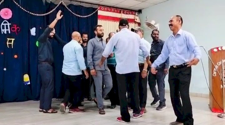 मई डे पर कारमल कॉन्वेंट स्कूल में कर्मचारियों को नवाजा गया