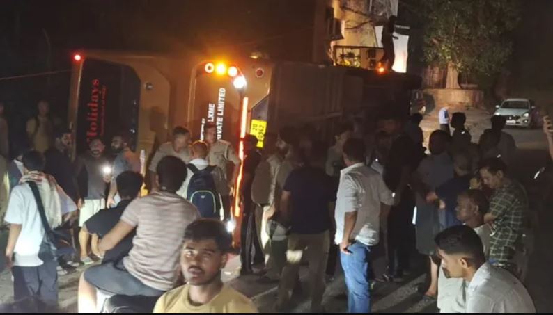 जम्मू से देहरादून जा रही लग्जरी बस डमटाल में दुर्घटनाग्रस्त, 57...